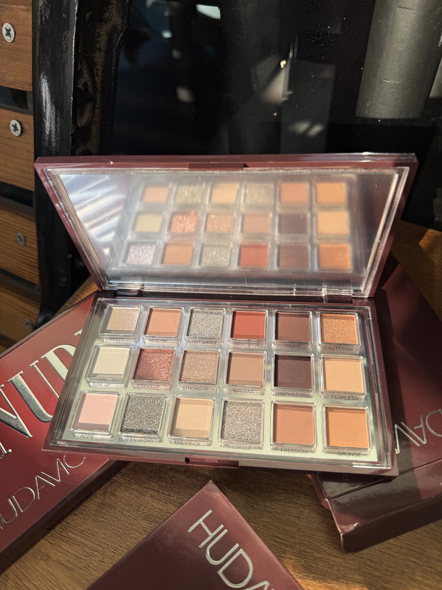 Hudamoji icy nude eyeshadow palette