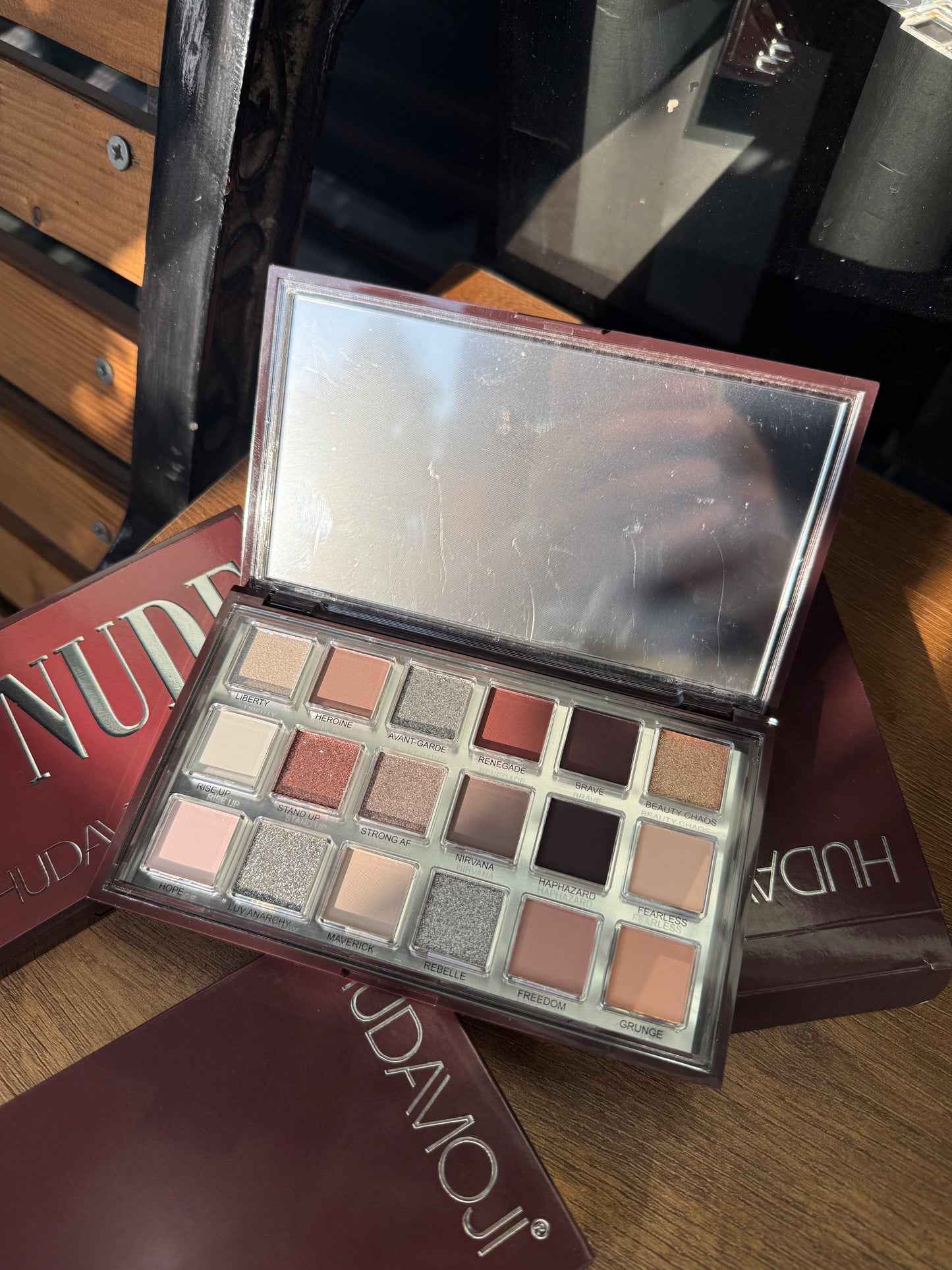 Hudamoji icy nude eyeshadow palette